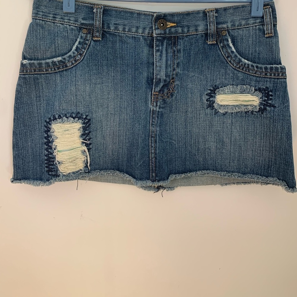 RIP CURL DISTRESSED DENIM SKIRT SIZE 5